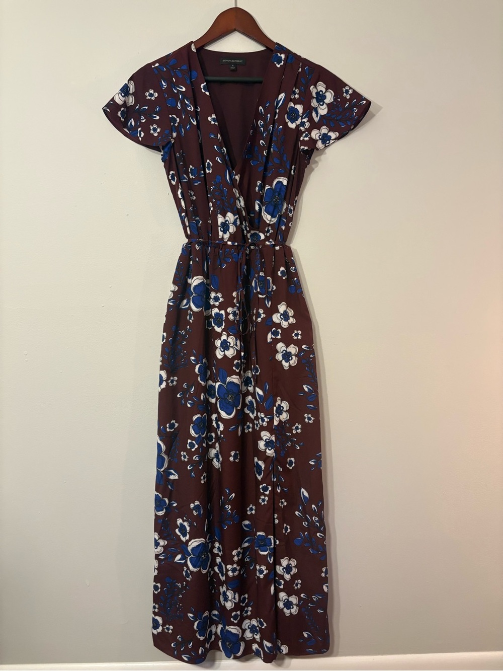 Banana Republic Burgundy Floral Maxi Dress — Size Small 🌸